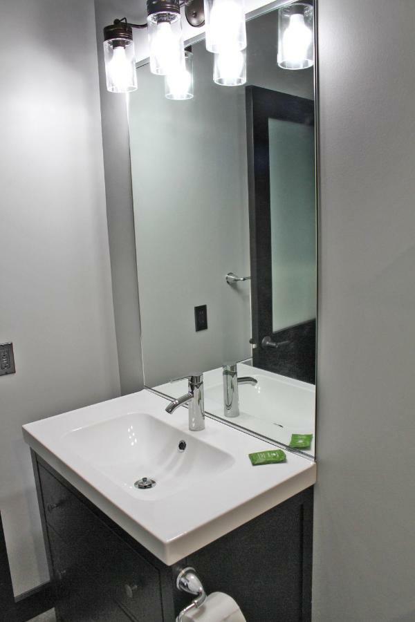 The Serenity Suite - Main Street Lodge In Berlin Exteriör bild